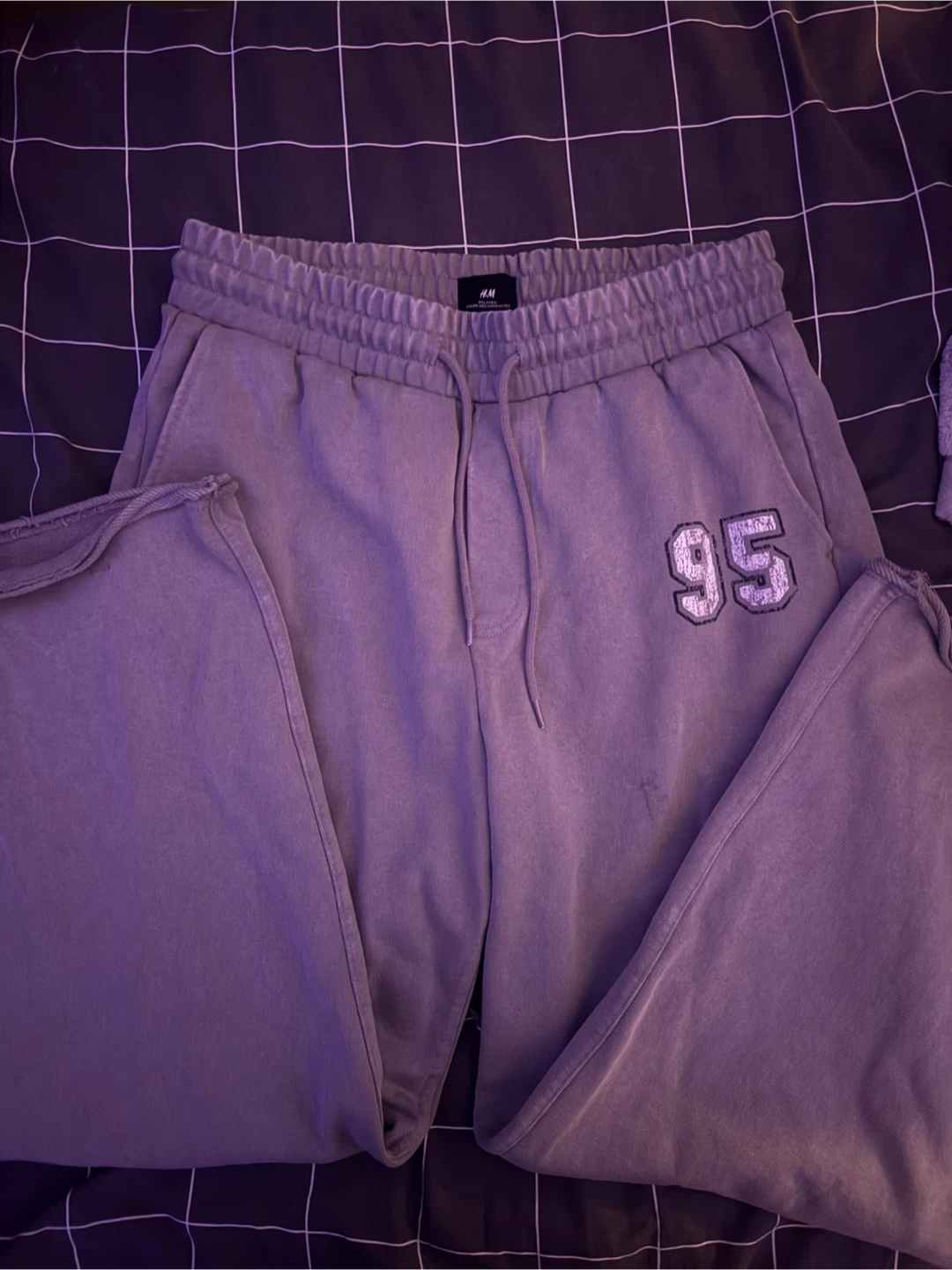 H&M Grey Joggers and Zip-Up Hoodie Set with '95' Graphic - photo 2