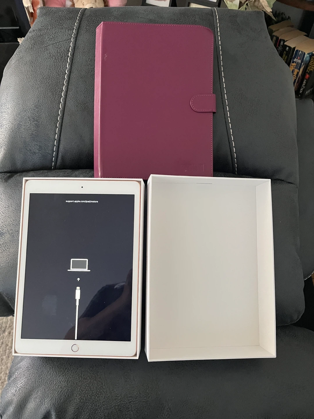 Apple iPad 7th gen 32 gb- needs restoration or good for parts