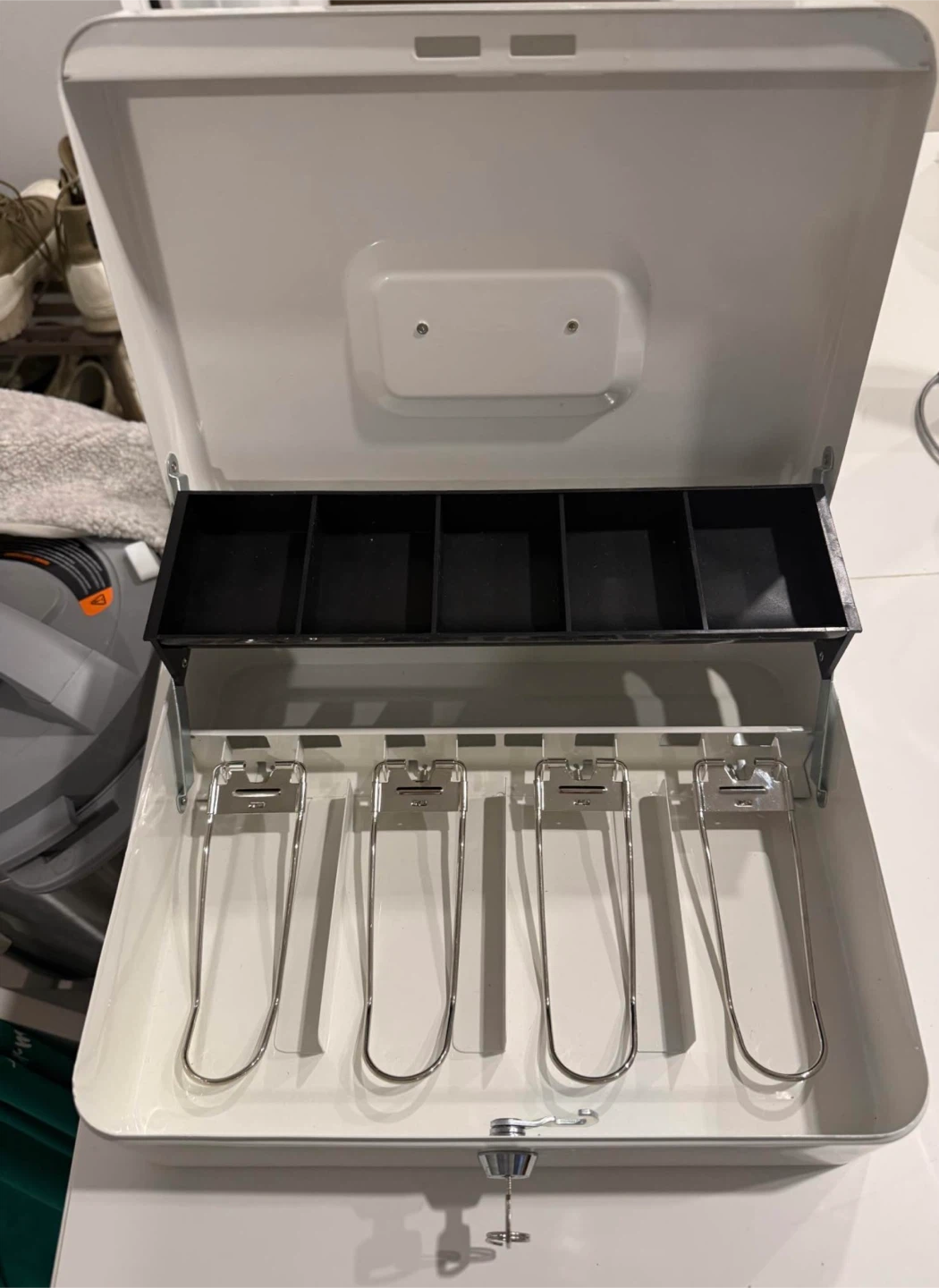 White Metal Cash Box with Key and money tray - photo 2