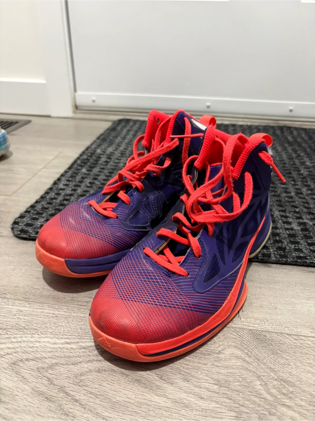 Adidas Basketball Shoes US men 6.5/ women 7.5 EU 39 1/3