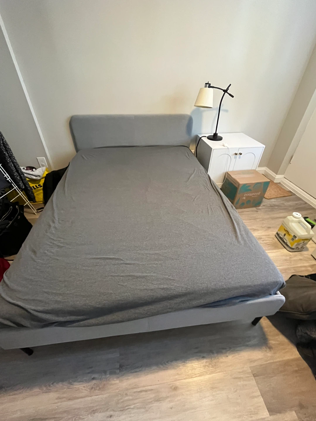 Double bed (frame and mattress included)