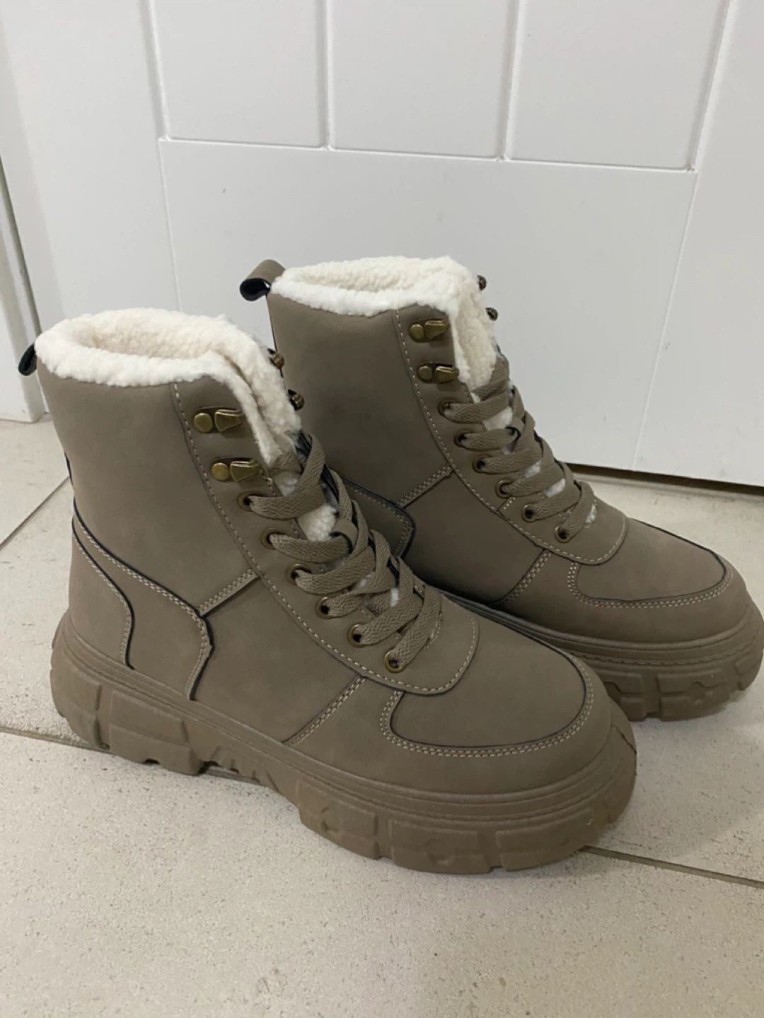 NEW - Ardene Brown Faux Fur Lined Winter Boots - Size 8 - photo 2
