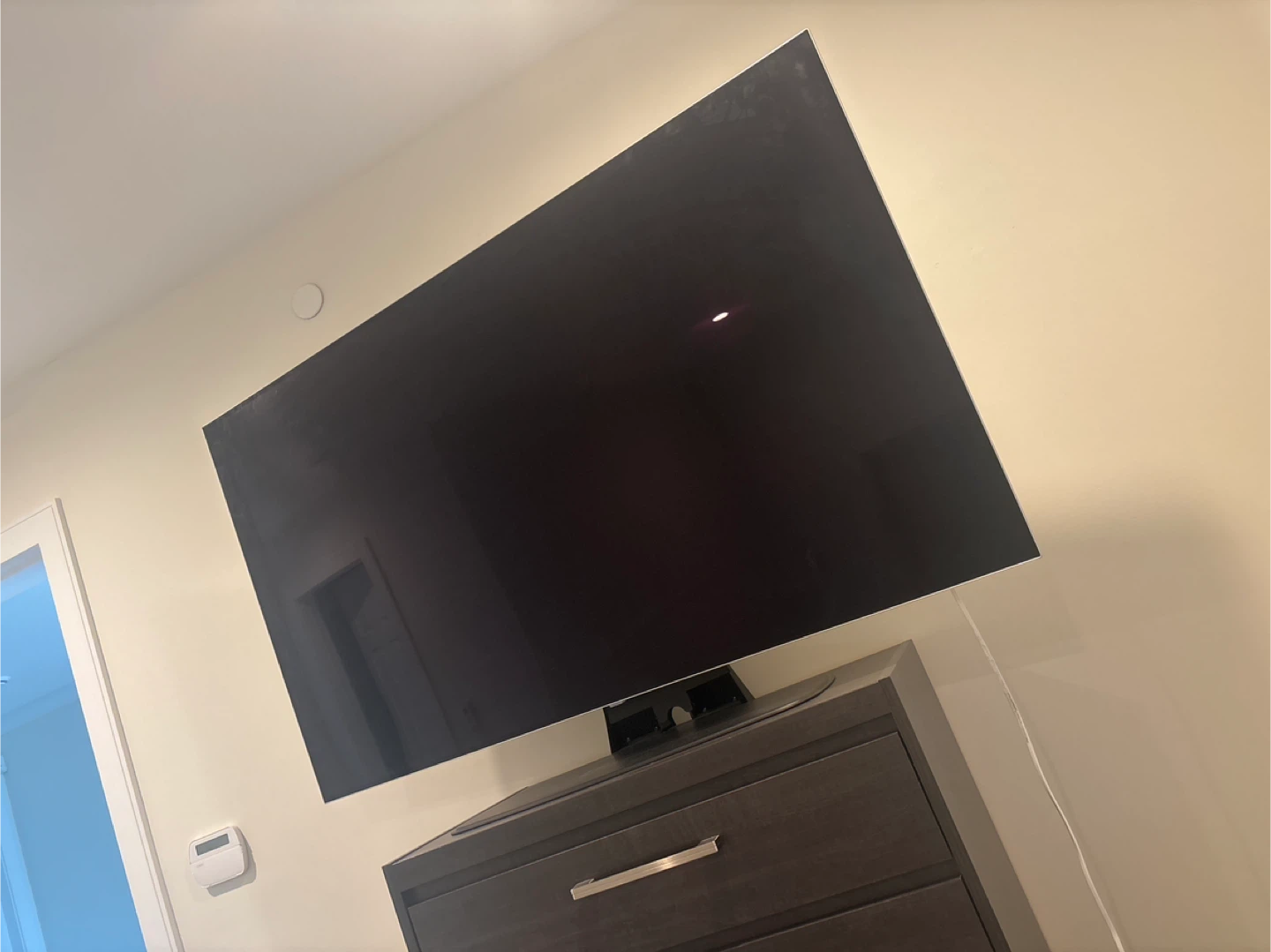 LG 65” 4K HDR Extremely Thin TV, comes with SANUS STAND. - photo 2