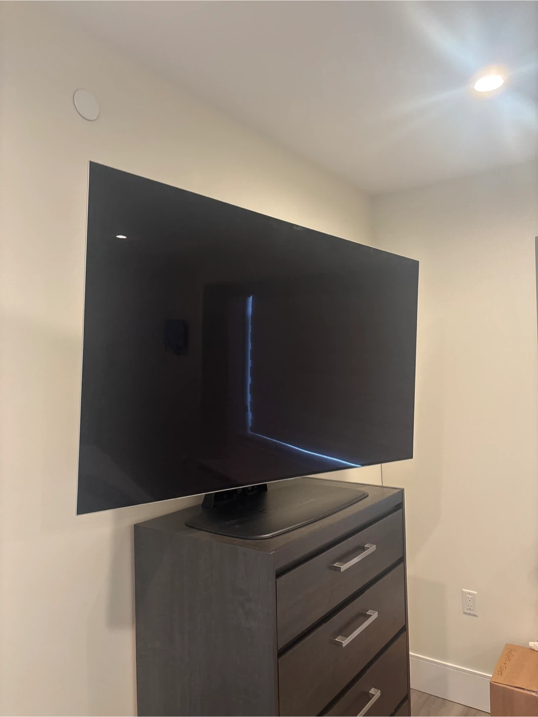 LG 65” 4K HDR Extremely Thin TV, comes with SANUS STAND.
