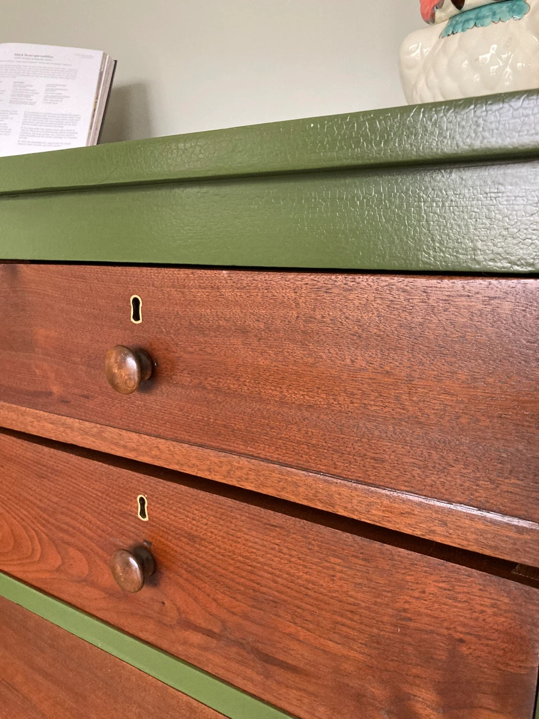 Refinished Vintage Dresser | Solid Wood | Dovetail Drawers - photo 4