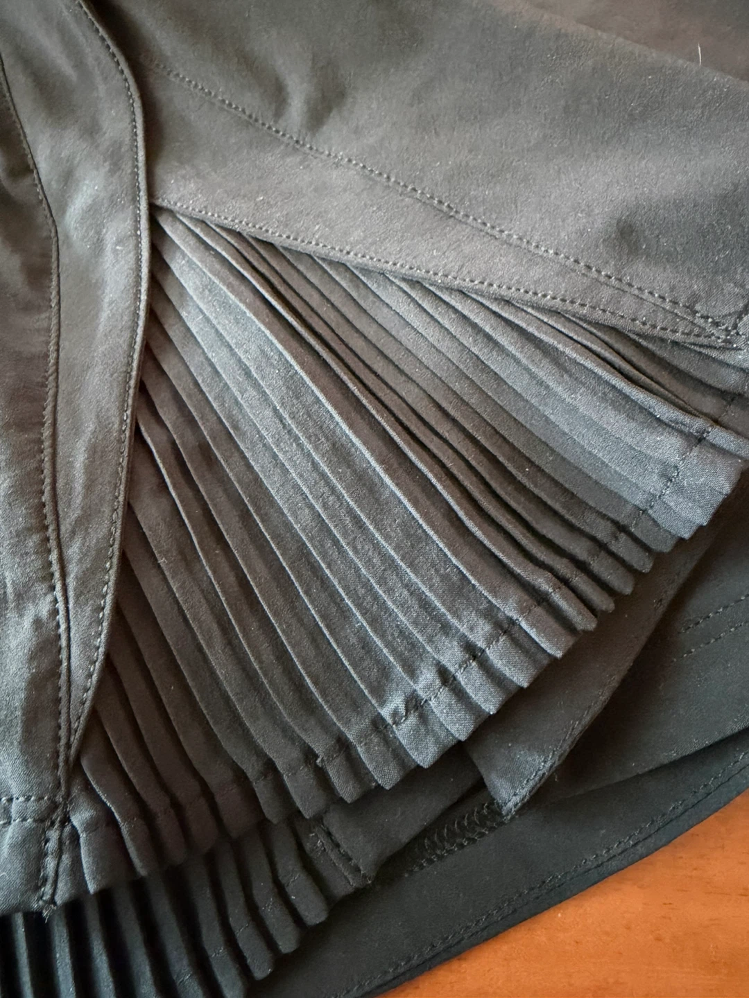Lululemon Black Tennis Skirt - Size 10 - photo 4