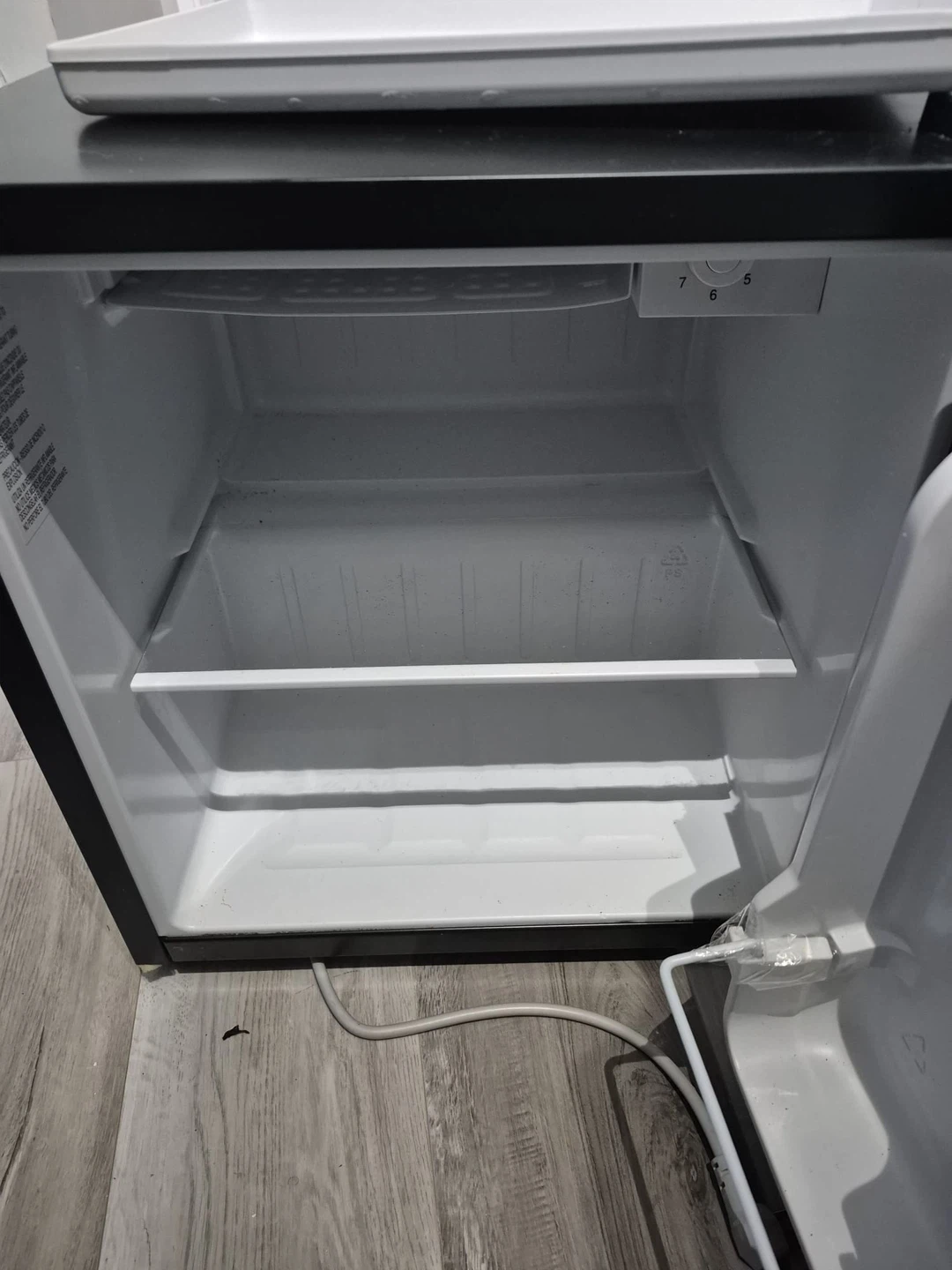 Black+Decker Mini Fridge - photo 3