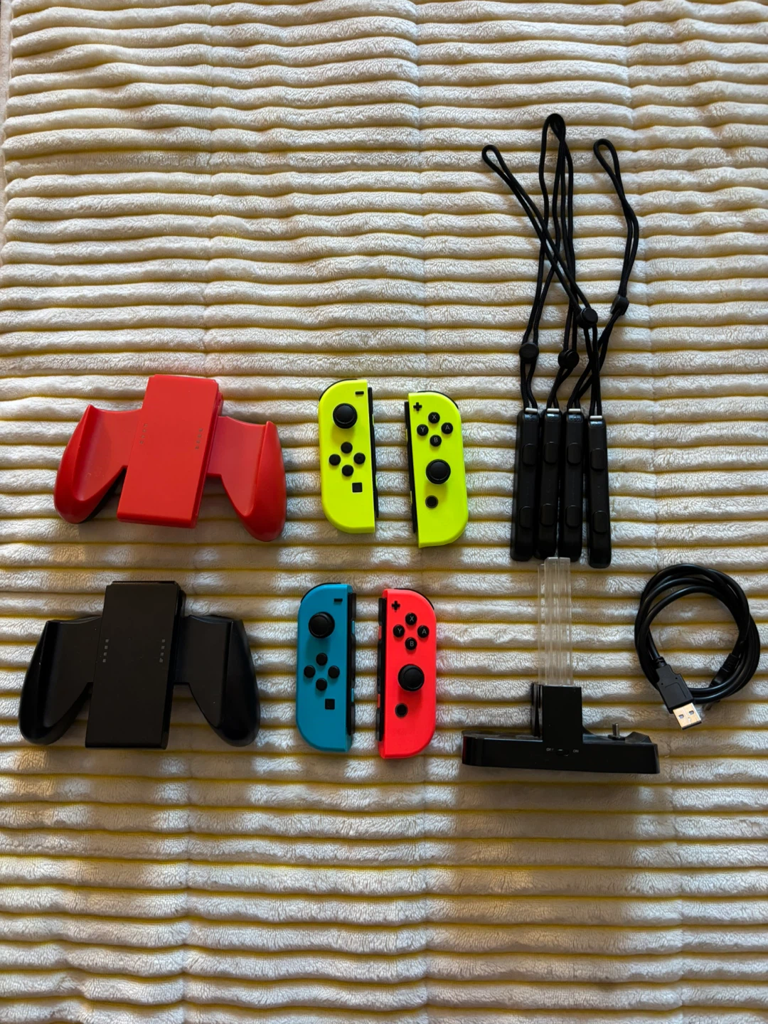 Nintendo Switch 4 Joy-Cons + Accessories