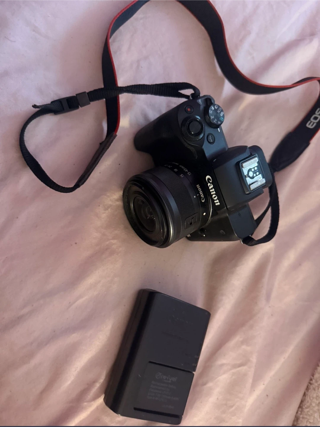 Canon EOS M50 Mirrorless Digital Camera w/ 2 batteries - photo 3