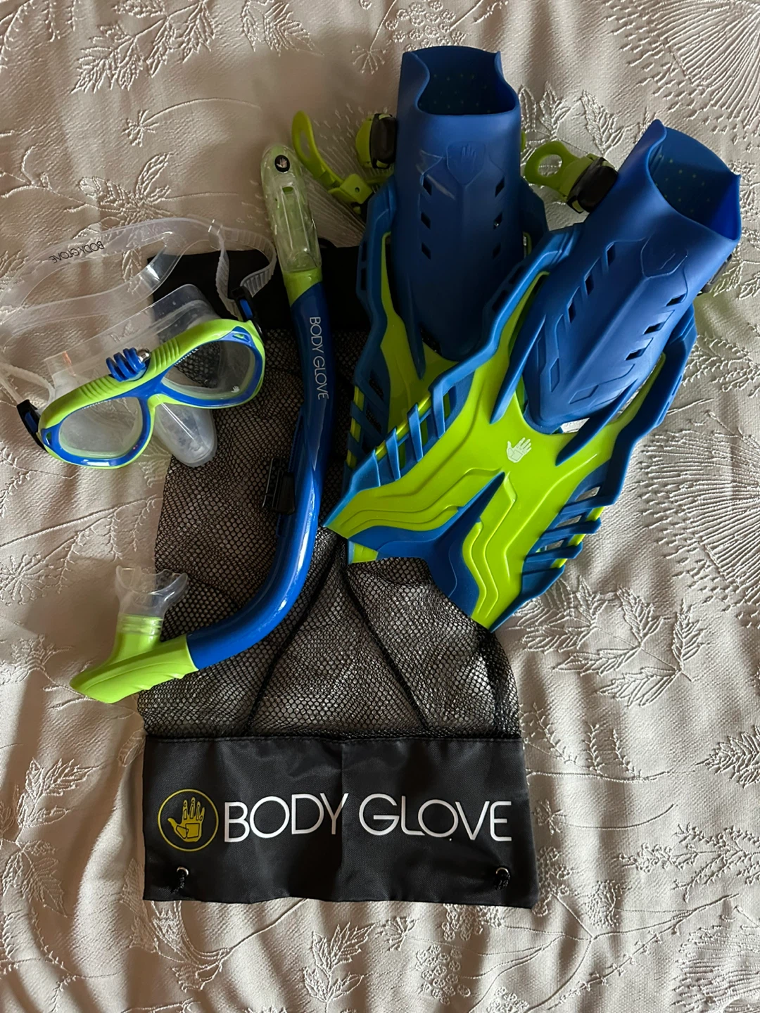 Body Glove Snorkel Junior Set with Mask, Snorkel, and Fins