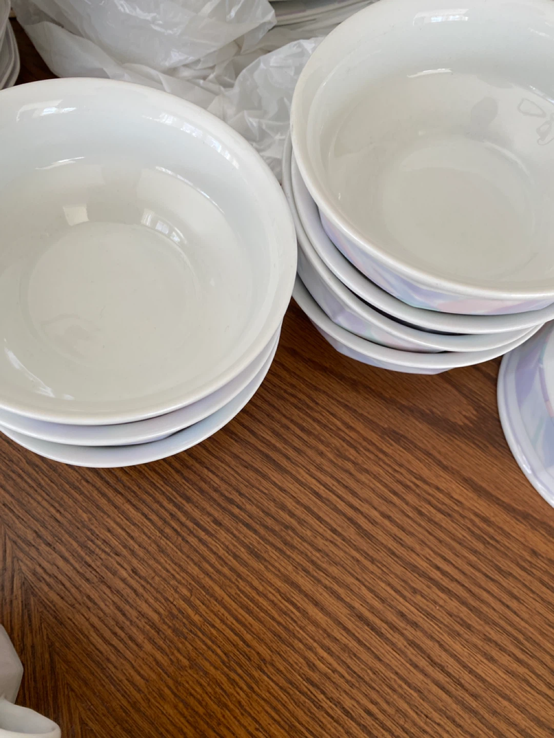 Savoir Vivre Ceramic Bowls with Pastel Design