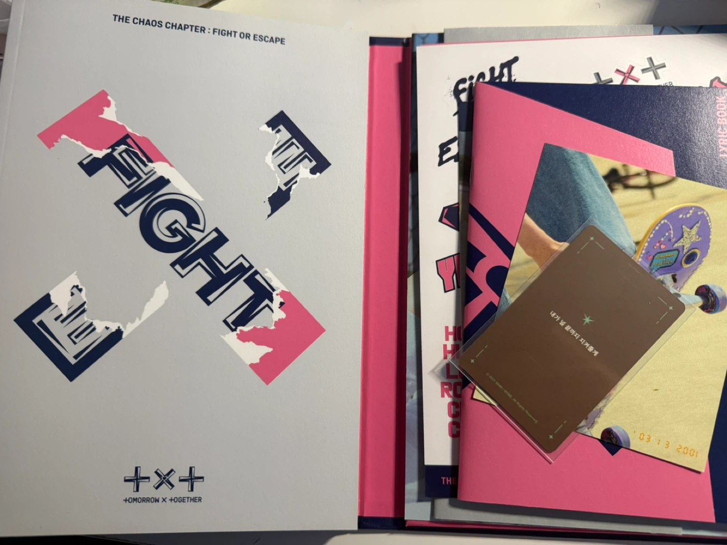 TOMORROW X TOGETHER THE CHAOS CHAPTER: FIGHT OR ESCAPE Album - photo 3