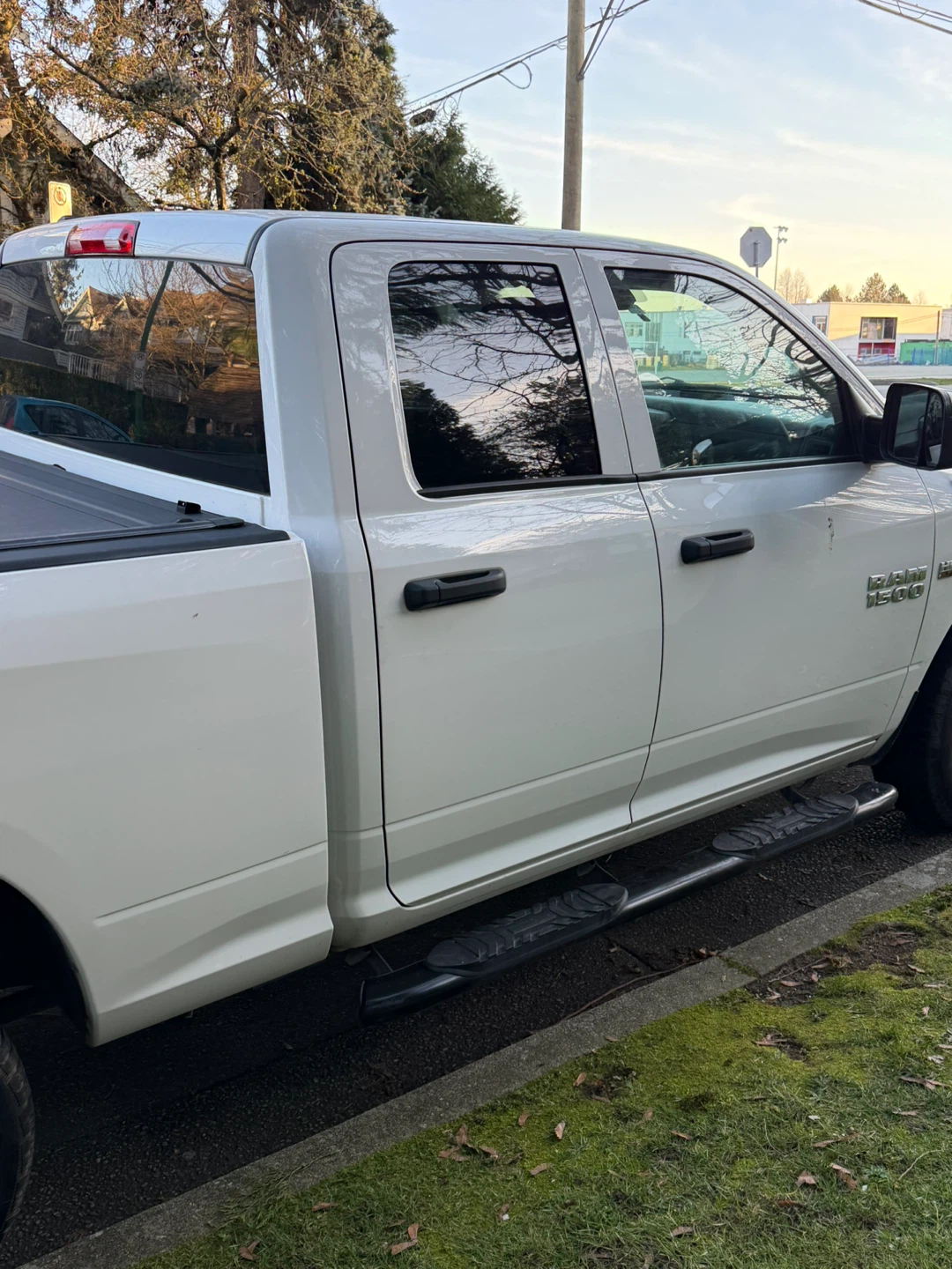 2015 Doge Ram 1500 5.7 V8 - 214000 KM