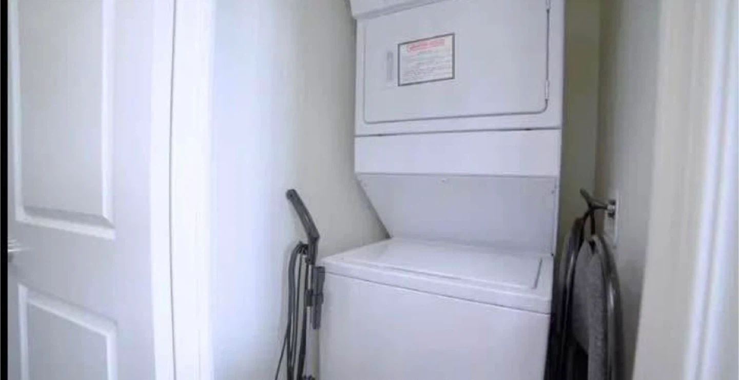 Private room with private bathroom - photo 4