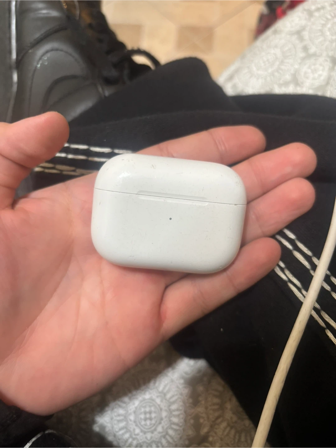 Apple AirPods Pro 2 Charging Case