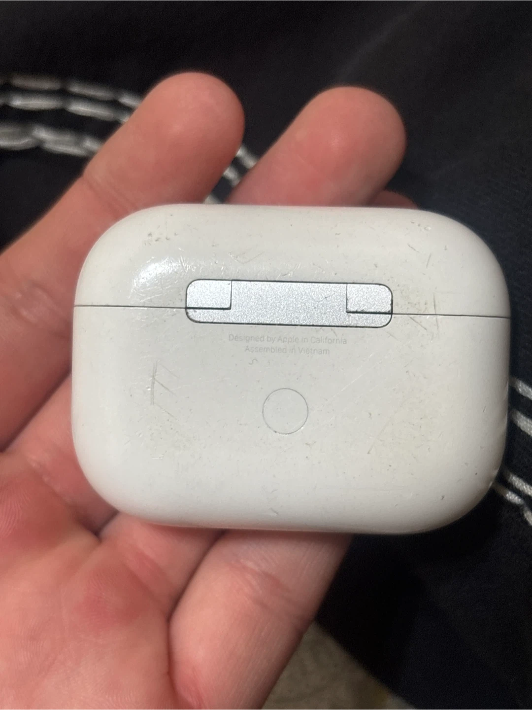 Apple AirPods Pro Charging Case - photo 2