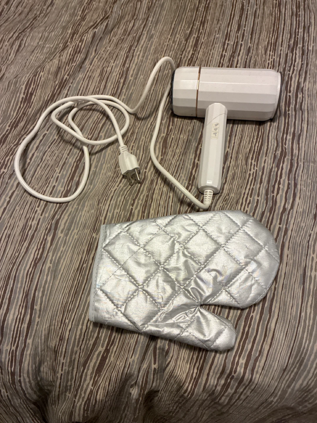 Clothes steamer