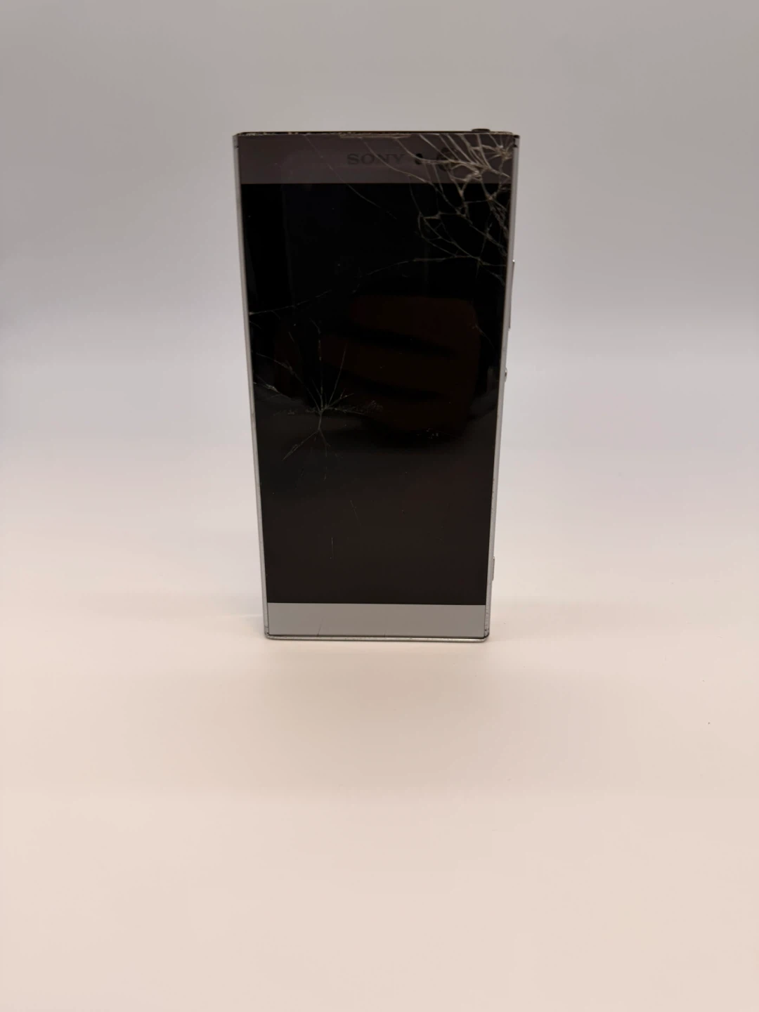 Sony Xperia Phone Cracked Screen Untested