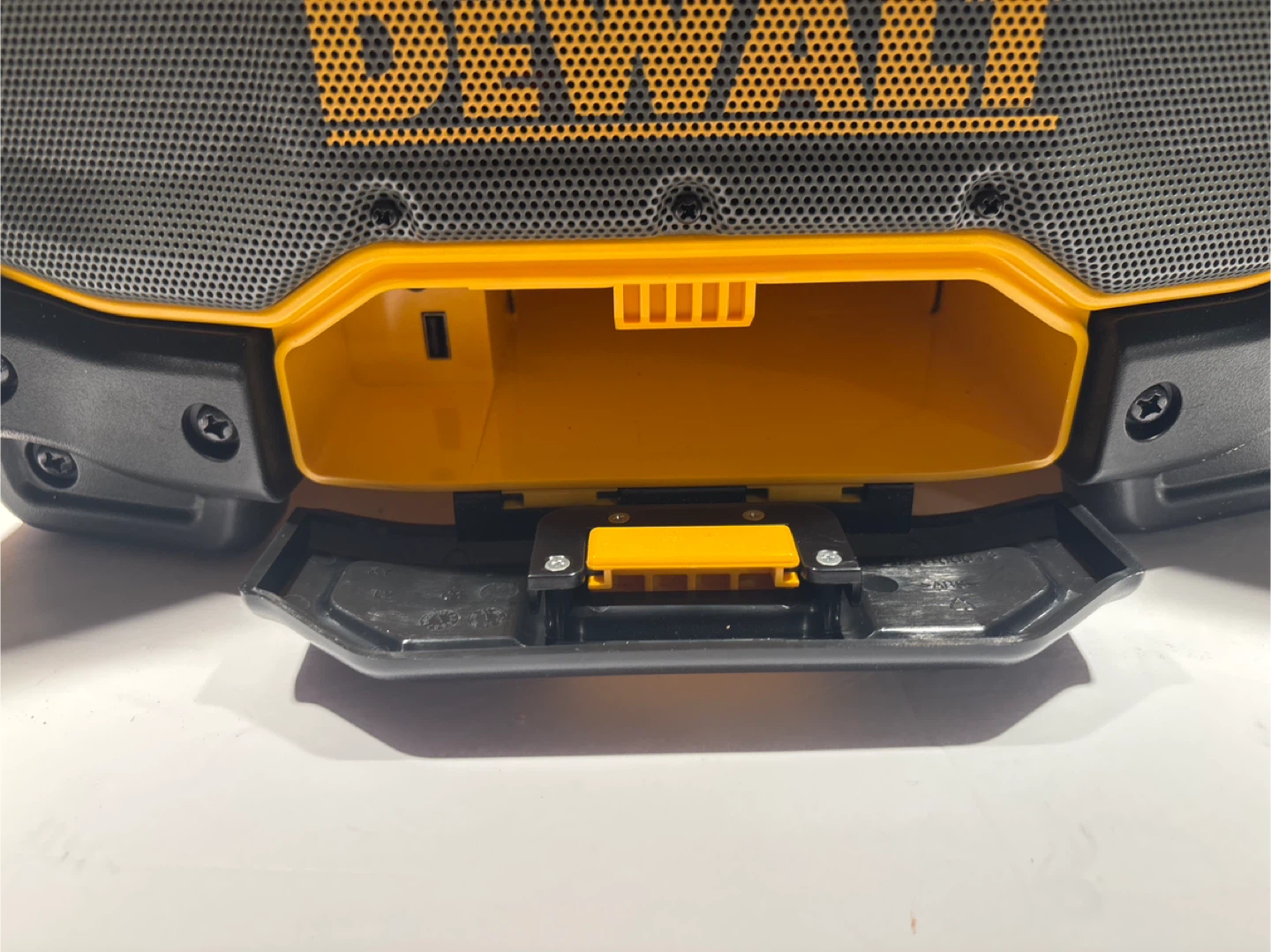DEWALT ToughSystem 2.0 Bluetooth Radio - photo 3