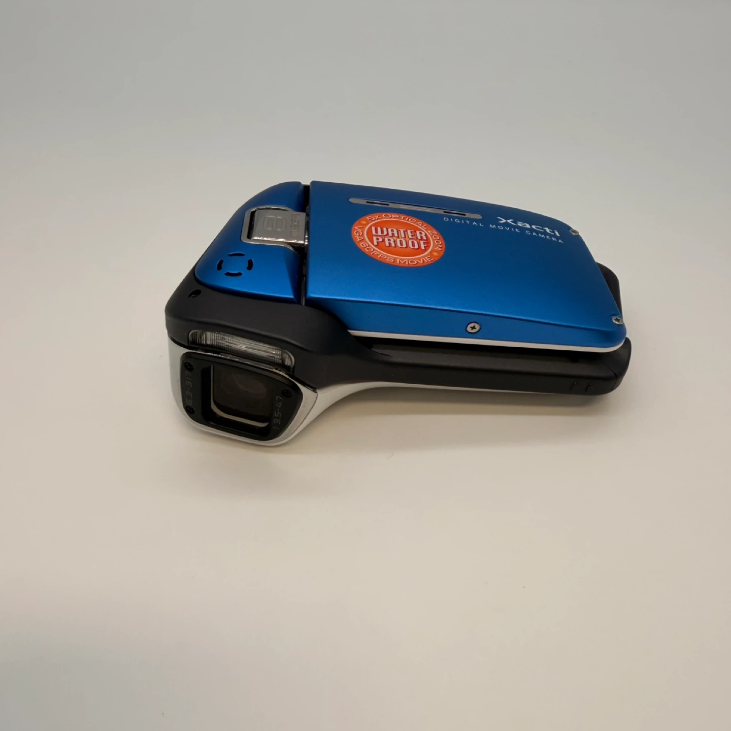 Sanyo Xacti E2 Waterproof Digital Movie Camera - photo 3