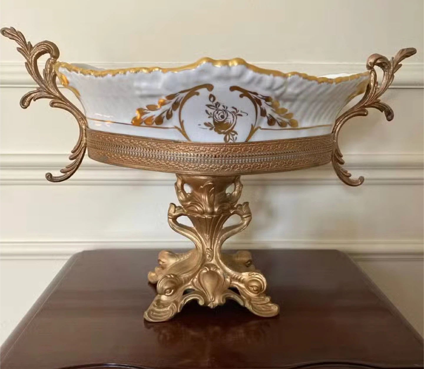 Decorative Gold Trimmed Ceramic Fruit Bowl with Stand