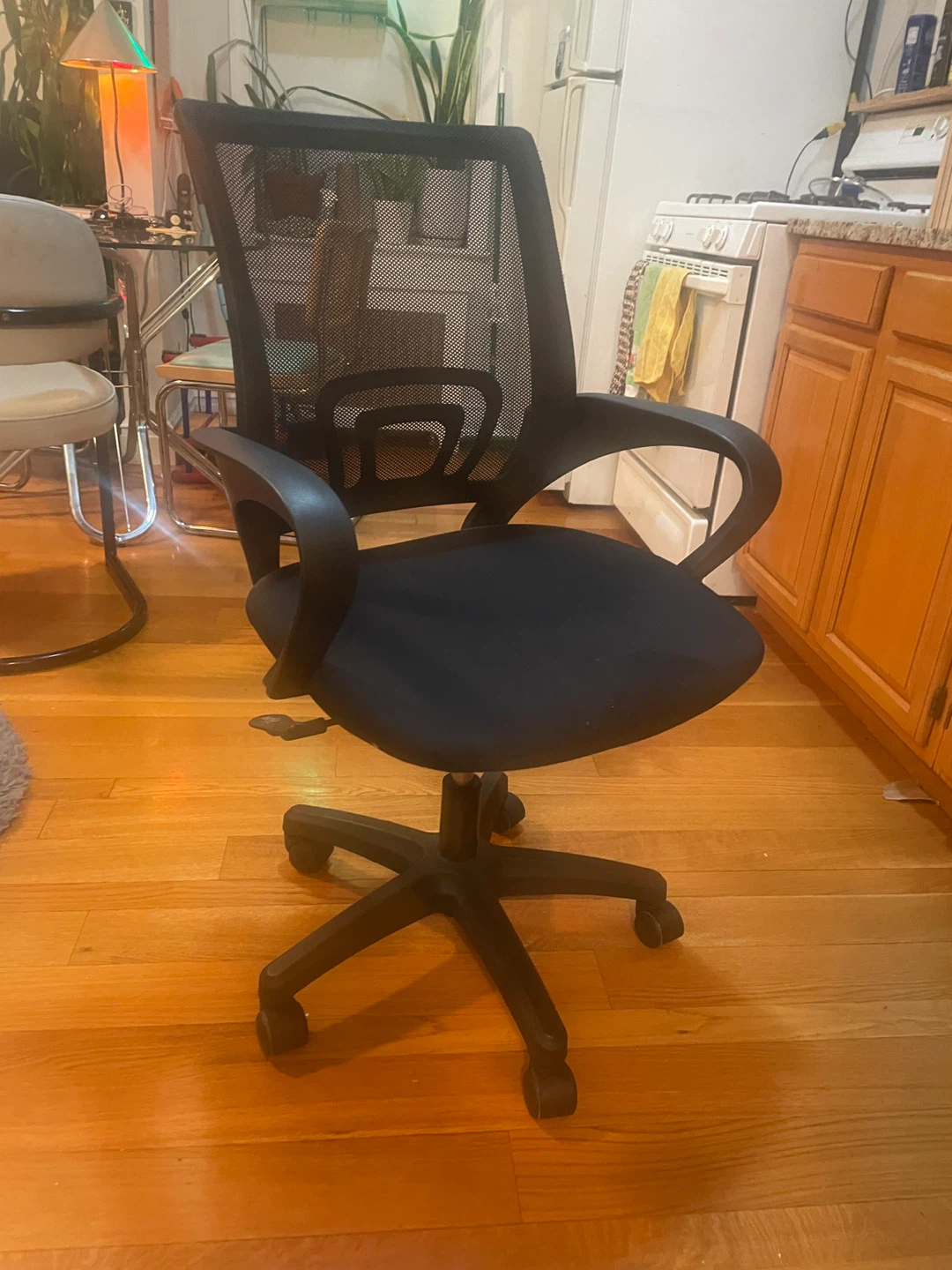 Black Mesh Office Chair *LIKE NEW*