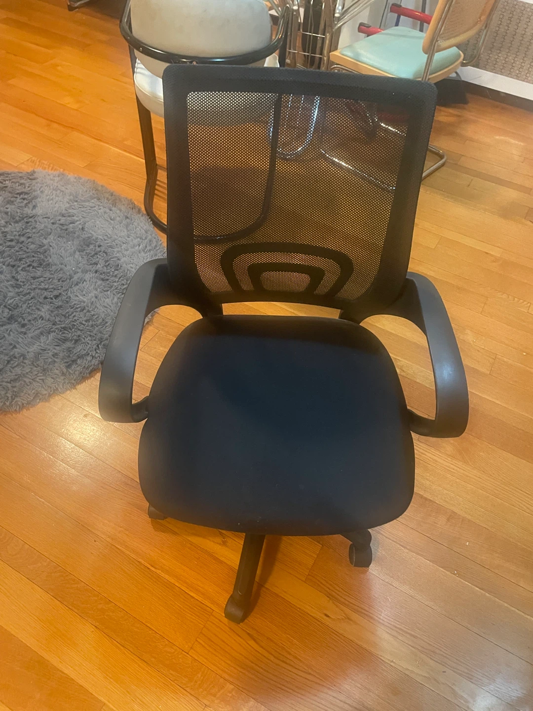 Black Mesh Office Chair *LIKE NEW* - photo 2
