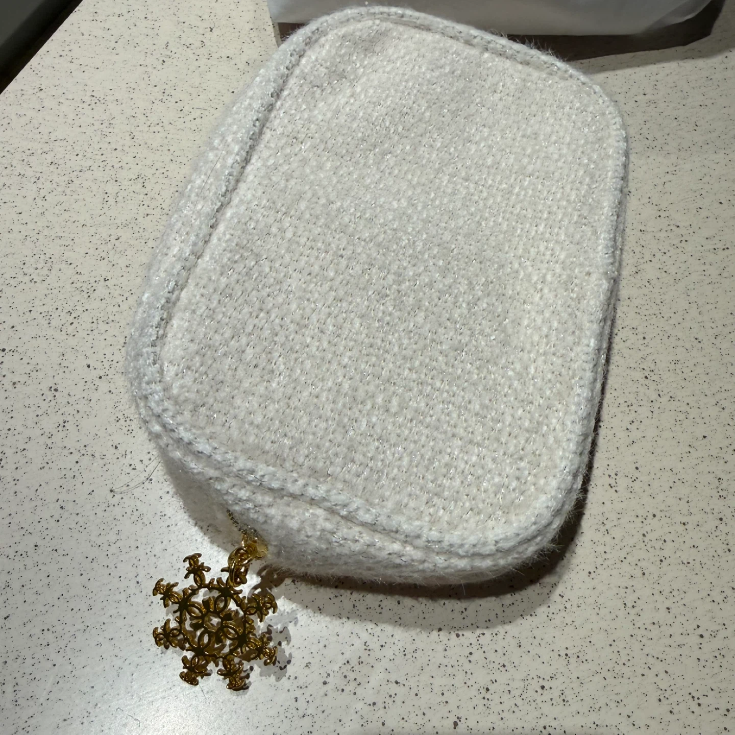 Chanel Beauté White Tweed Cosmetic Bag with Snowflake Charm - photo 4