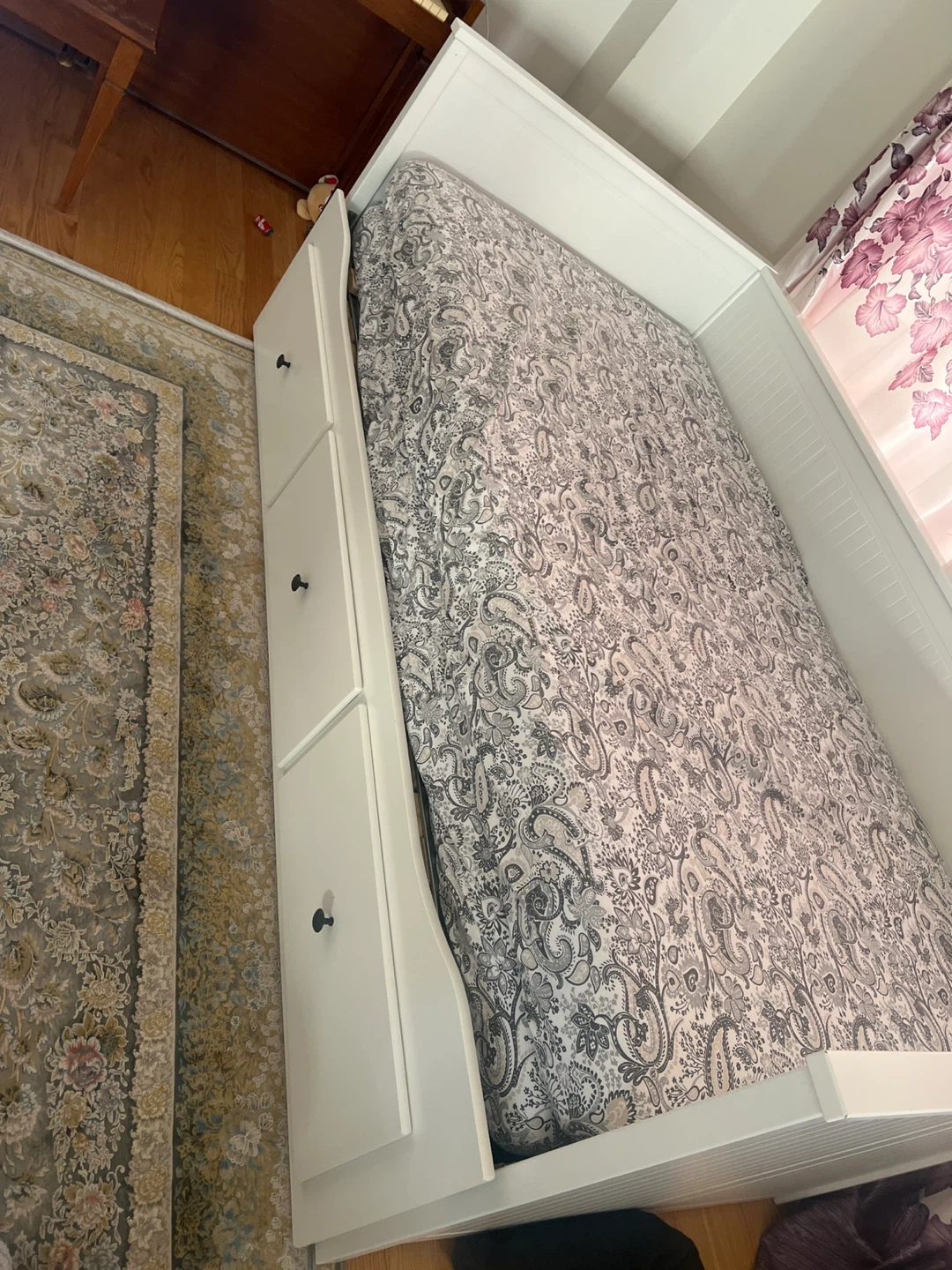 White Daybed with 3 Drawers