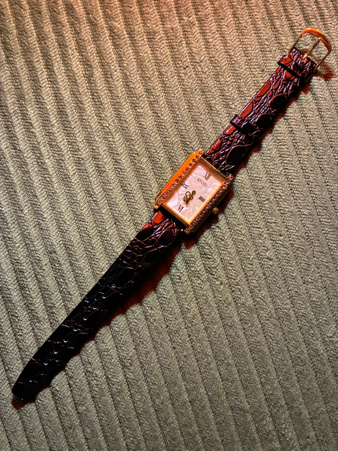 Avon Women's Quartz Watch with Genuine Leather Strap