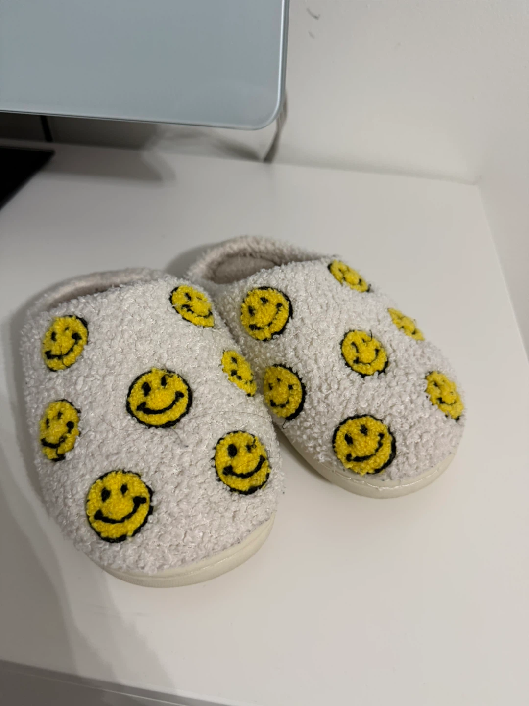 2/3 smily girls slippers