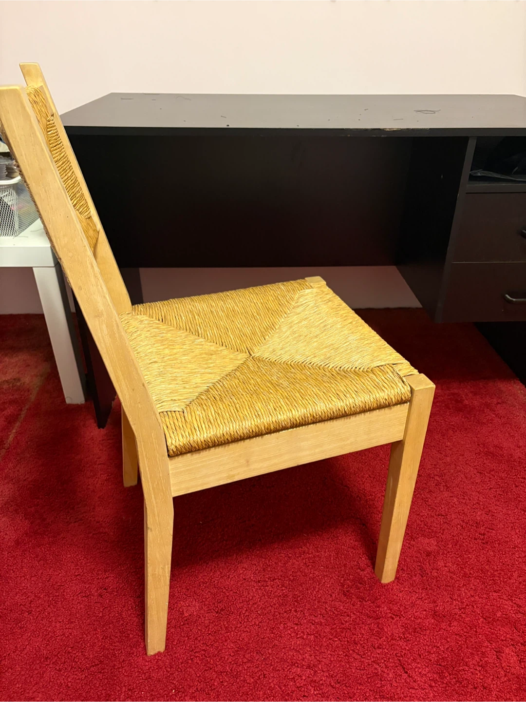 Free Desk and Seat Chair - photo 2