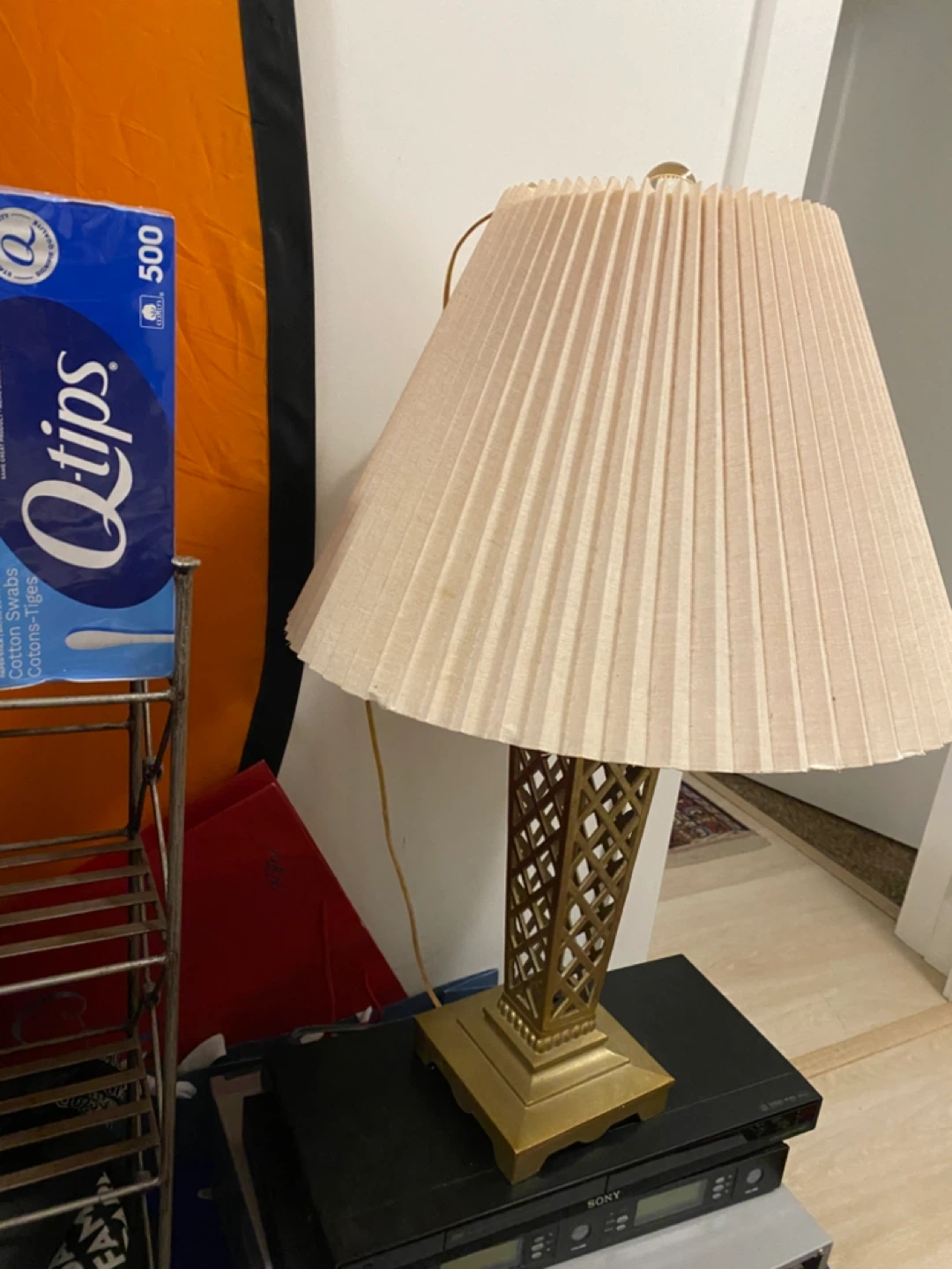 Vintage Pleated Table Lamp with Gold Finish - photo 2