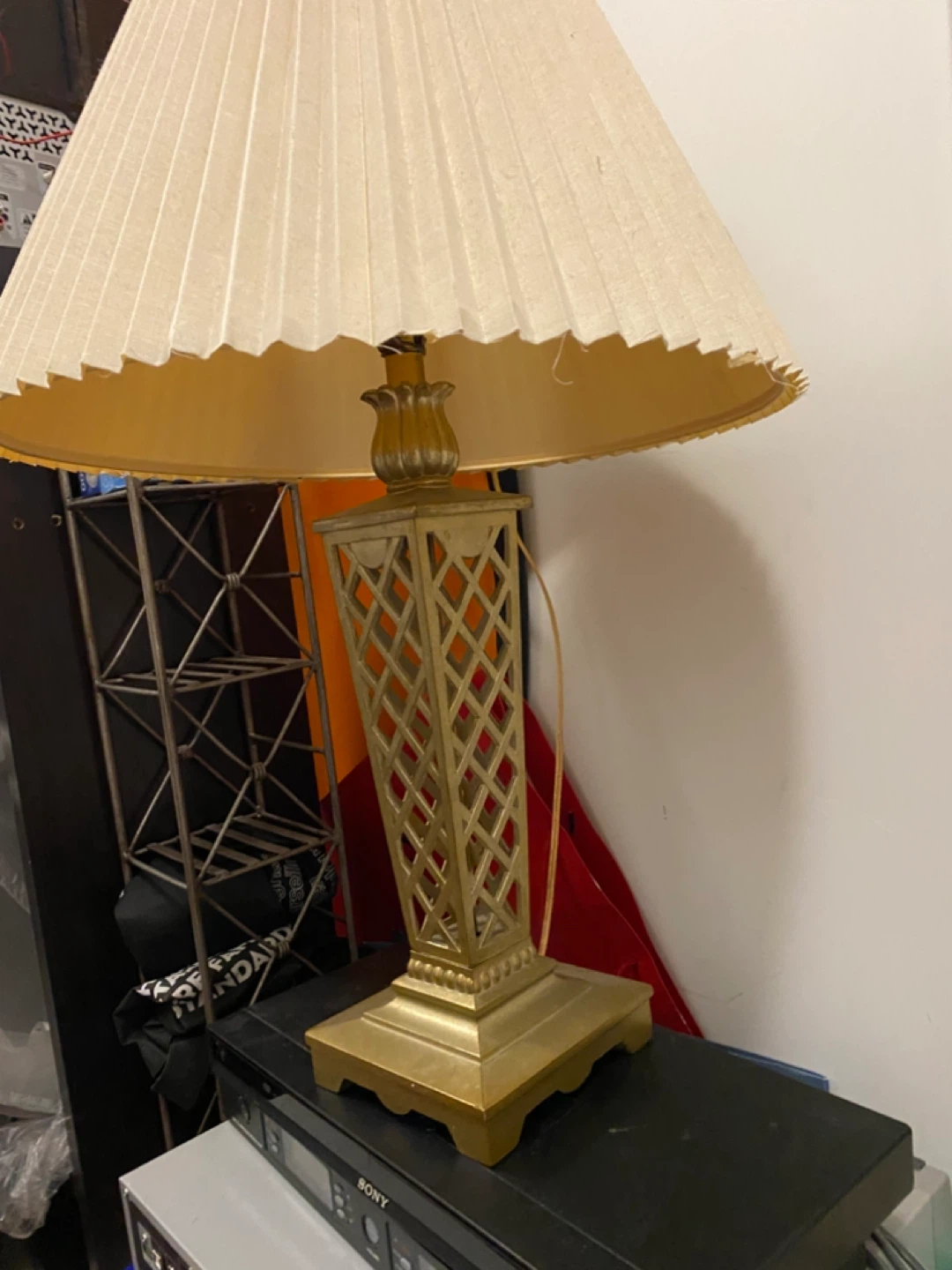 Vintage Pleated Table Lamp with Gold Finish - photo 4