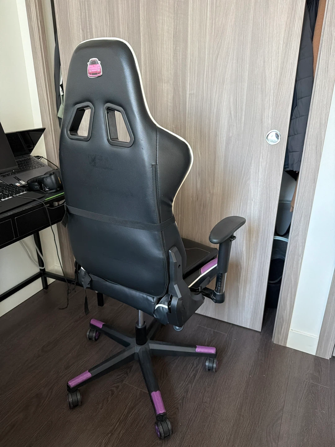 DJ-W Gaming Chair with Footrest - photo 3