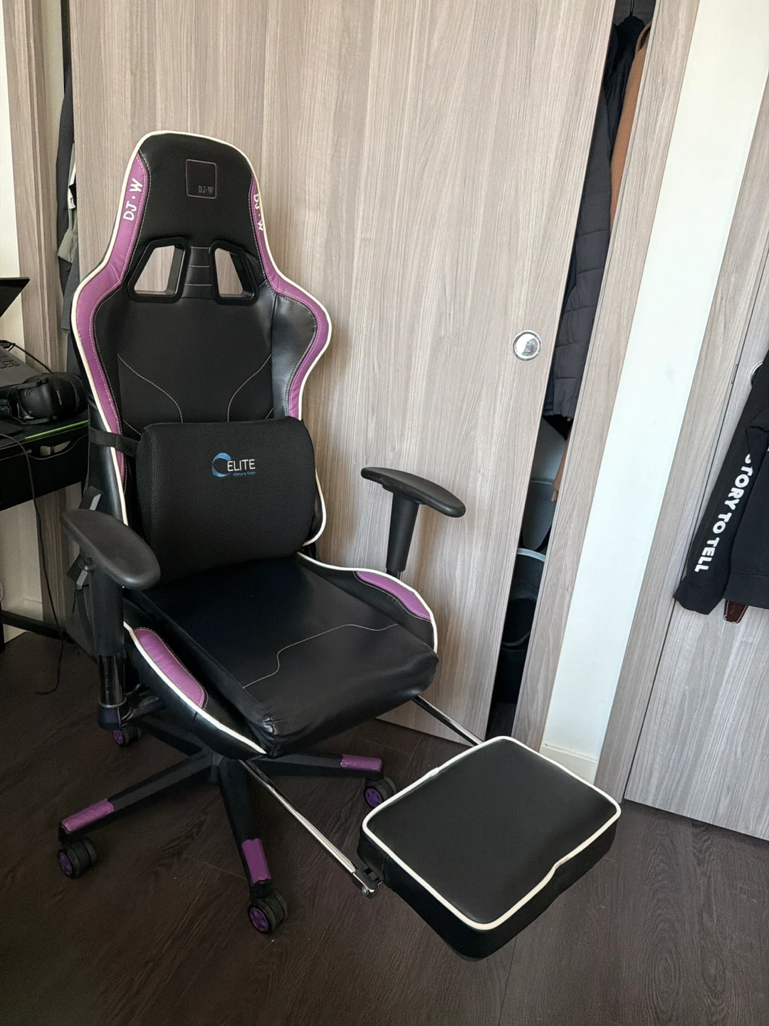 DJ-W Gaming Chair with Footrest - photo 4