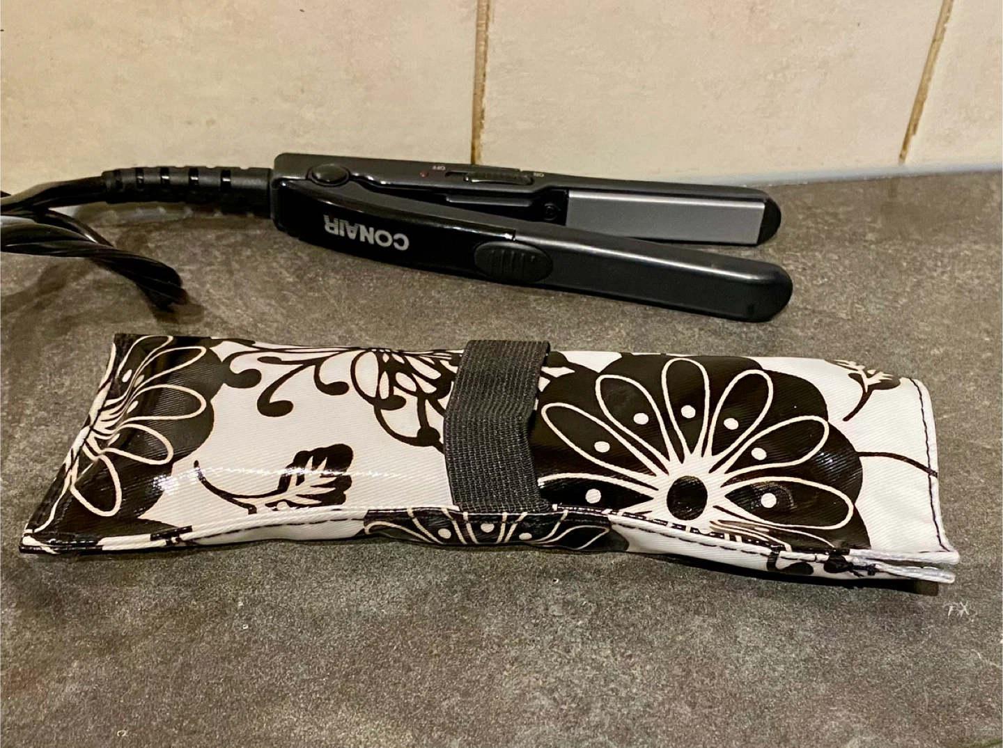 🧡 Conair Compact Hair Straightener with Case