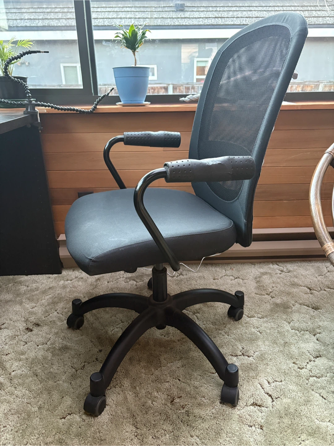 FREE Black Office Desk - photo 4