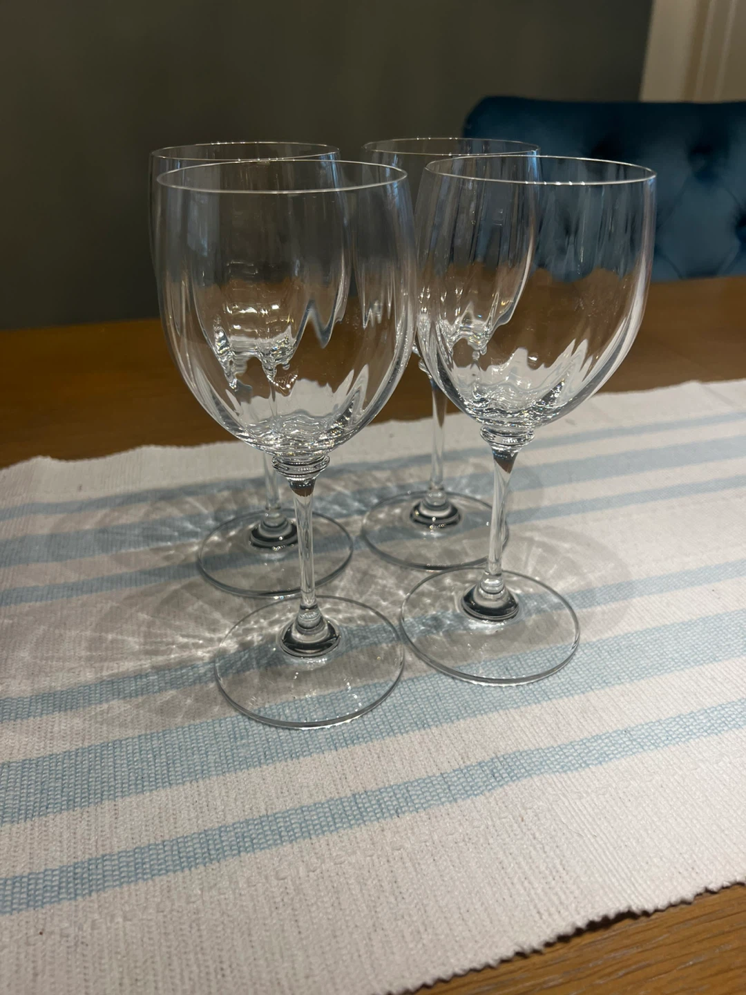 Set of 4 Clear Wine Glasses - photo 3