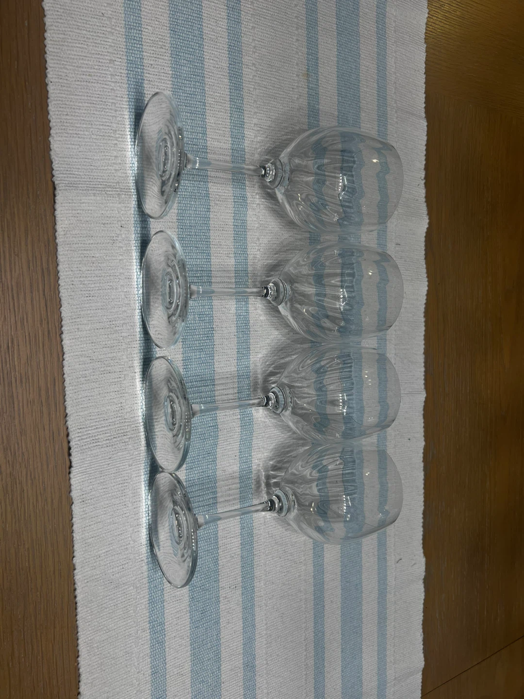 Set of 4 Clear Wine Glasses - photo 2