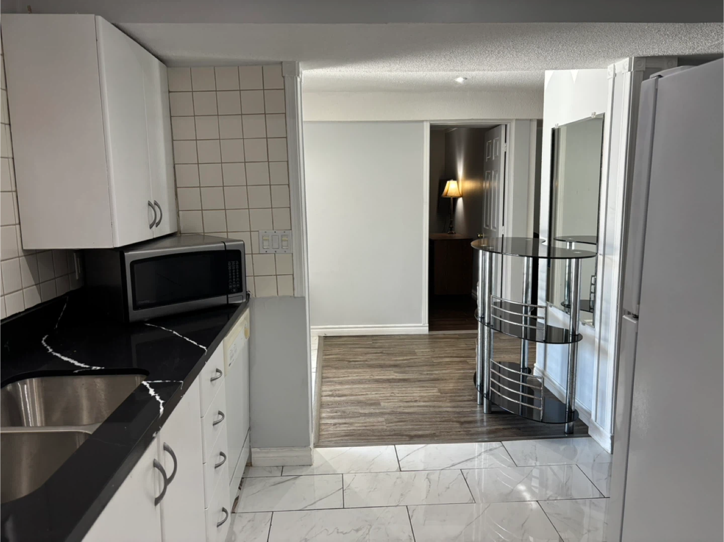 🏡 3-Bedroom Walk-Out Basement for Rent – Pickering Ontario - photo 2