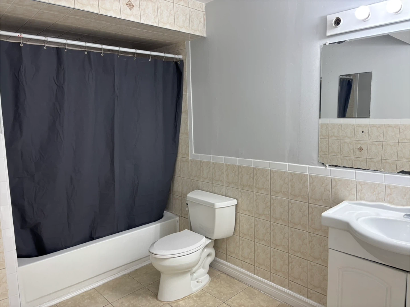 🏡 3-Bedroom Walk-Out Basement for Rent – Pickering Ontario - photo 4