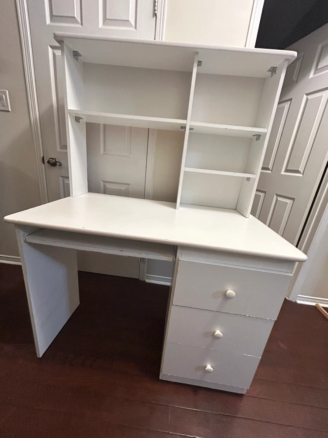 White Desk with Drawers and storage compartment