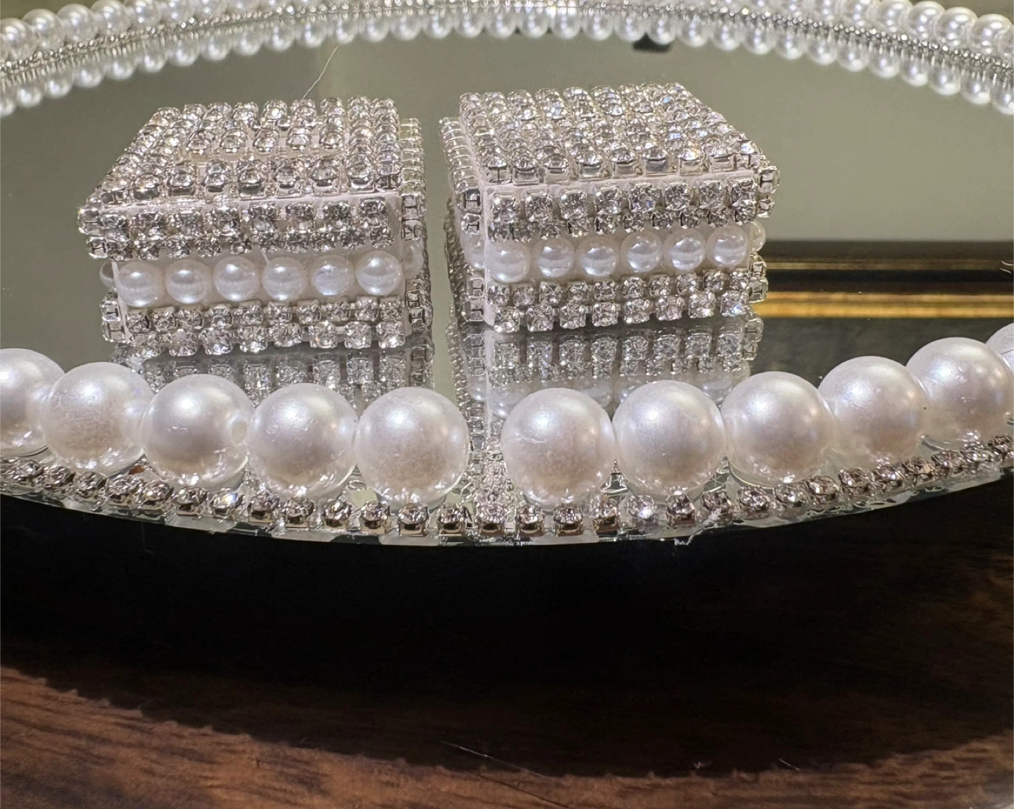 Round Mirror Tray with Faux Pearls & silver rhinestone Border - photo 2