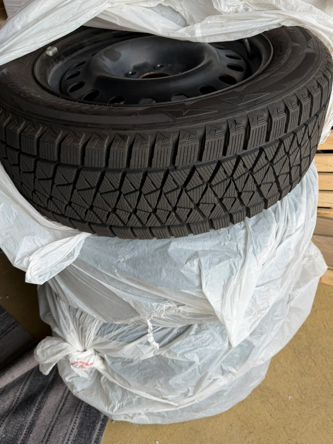 Bridgestone Blizzak DM-V2 Winter Tires