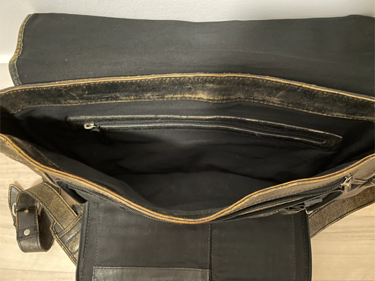 Scully Distressed Calfskin Leather Messenger Bag - photo 3