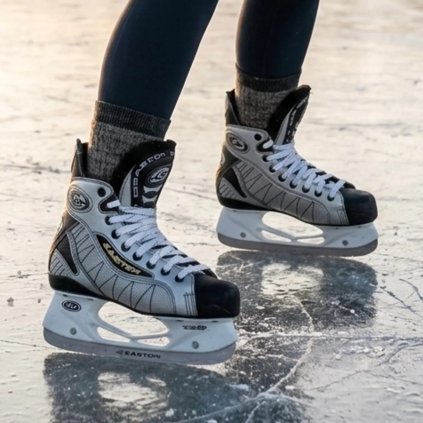 Easton Maxx Lite Pro Uni Body Construction Hockey Skates Size 4E