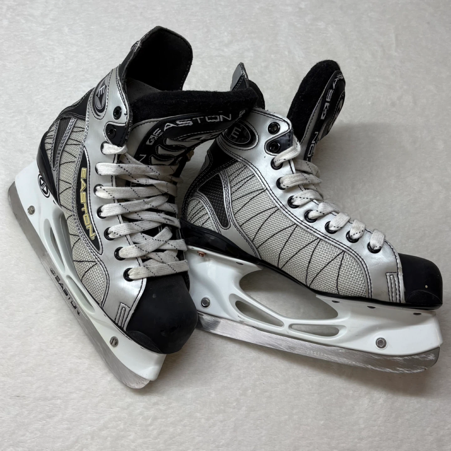 Easton Maxx Lite Pro Uni Body Construction Hockey Skates Size 4E - photo 2