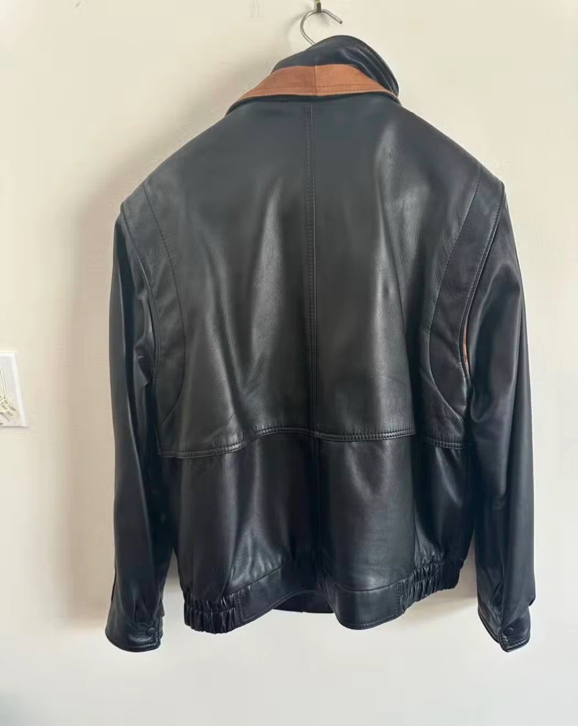 Genuine Leather Jacket made in Canada- Size M - photo 4