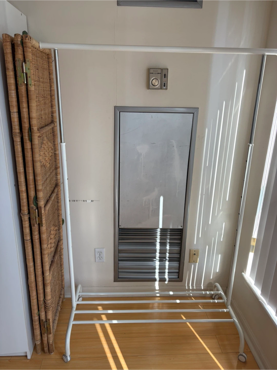 White clothing rack - photo 5